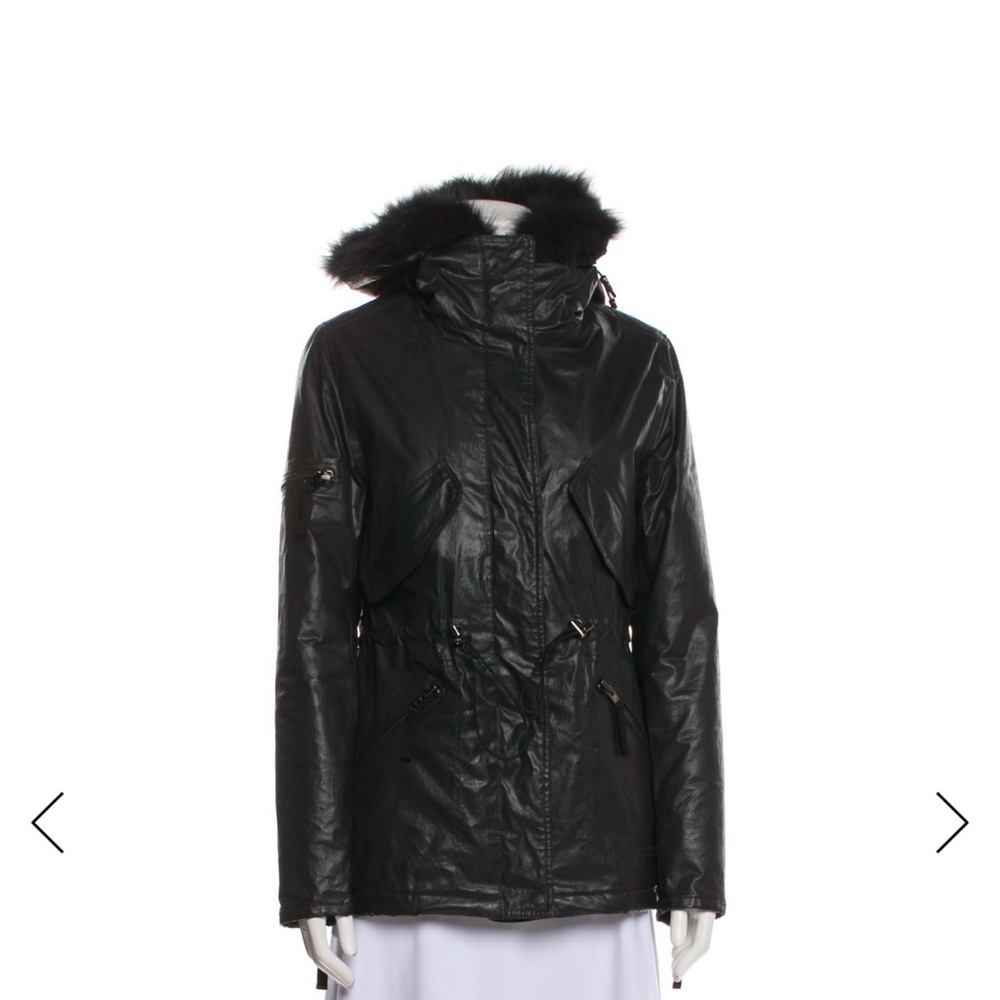 Elegant Black Fur-Trimmed Women's Ski Jacket